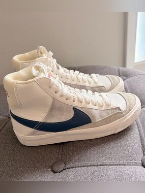 Nike Blazer Mid 77’ (GS) Sail Diffused Blue Sneaker.